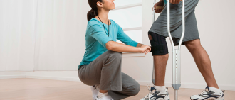 physical therapist and knee surgery patient