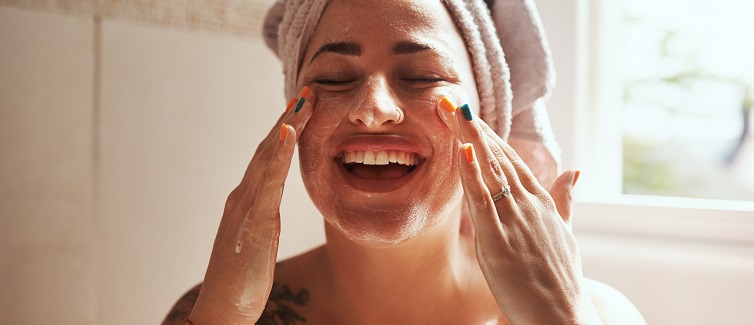 a hot shower is bad for skin