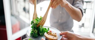 Salmonella in bagged salads: Learn about the risks