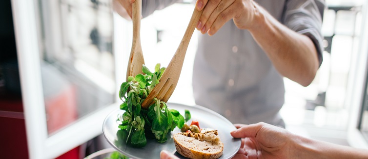 Salmonella in bagged salads: Learn about the risks
