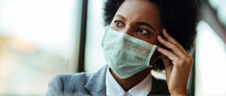 Woman wearing a facemask