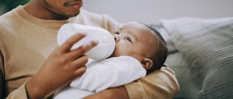 Formula Feeding Guide: How Much Formula Should You Feed a Baby?